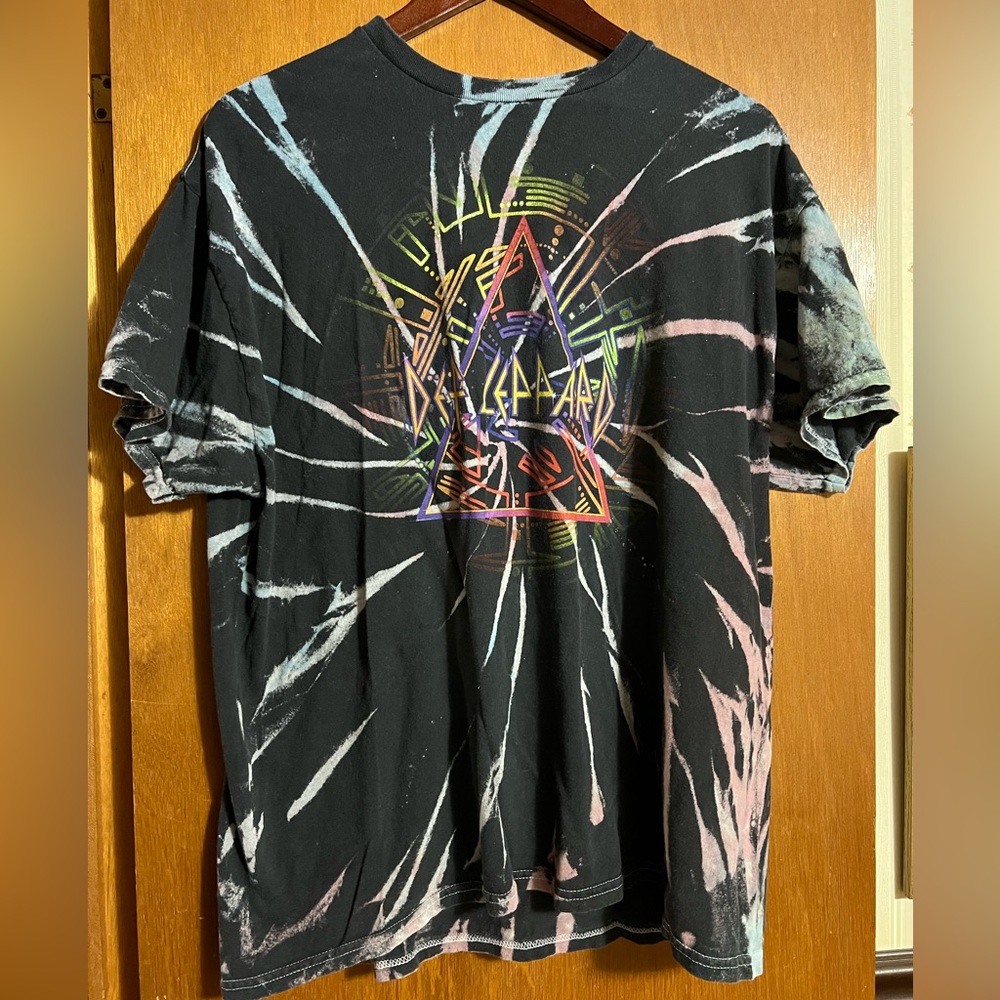 Def Leopard tshirt